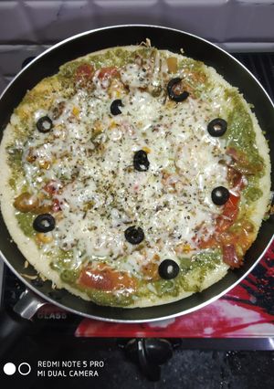A picture of Healthy pesto pizza.