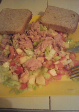 Una foto de Ensalada de atún con Lechuga 