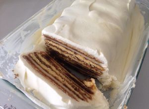 Una foto de Torta helada de galletas de champaña