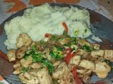 Pollo agridulce con puré de papas