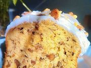 Une photo de gâteau aux carottes