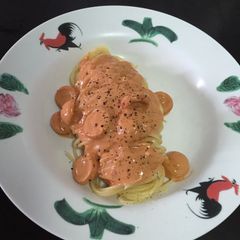 A picture of Pink Hot Dog Sauce with Spaghetti.