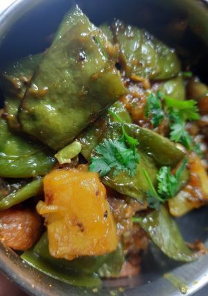 শিম বেগুন ঘন্ট (Shim begun ghonto recipe in Bengali) রেসিপির প্রধান ছবি