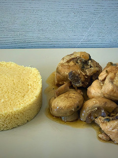 Una foto de Guiso de pollo con champiñones