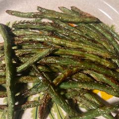 A picture of Air Fryer Garlic Green Beans.
