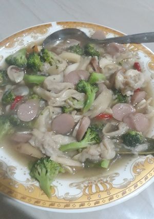 Foto resep Tumis brokoli jamur dan sosis