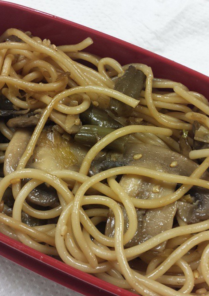 Una foto de Pasta con setas y judías verdes