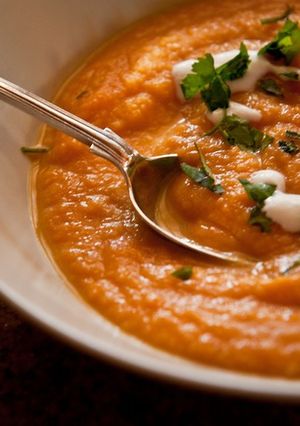 Una foto de Sopa de zanahoria con yogur.
