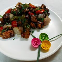 A picture of Black pepper chicken.