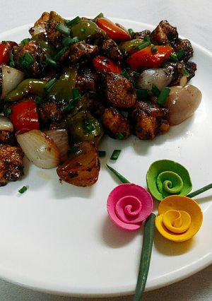 A picture of Black pepper chicken.