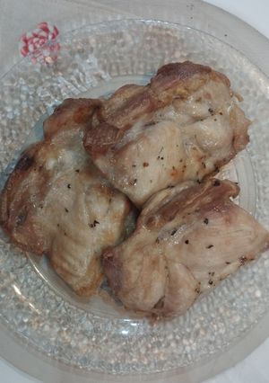 Una foto de Muslitos de pollo 🍗 en airfryer
