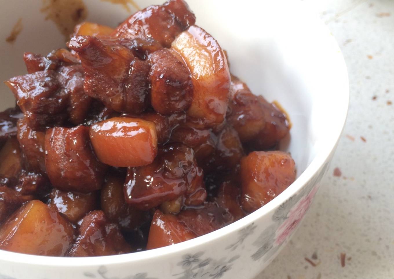 Red cooking pork with potato
