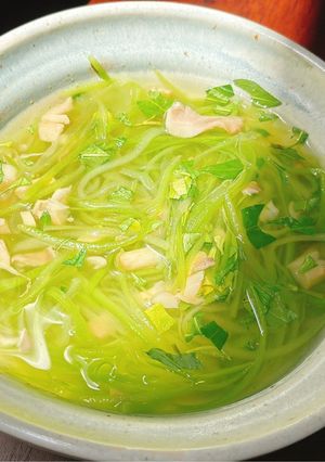 Hình của món Canh bầu nấu nấm.