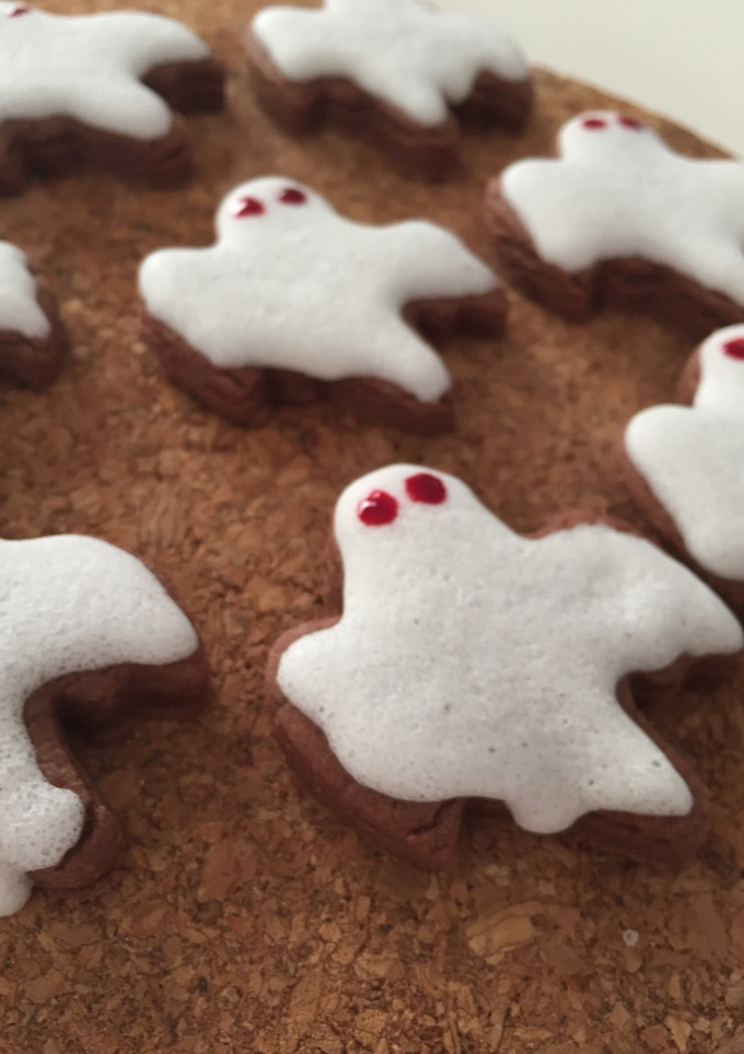 Una foto de Galletas de fantasmas para Halloween de chocolate