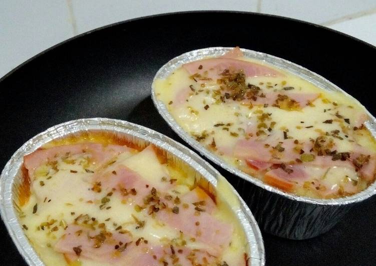 baked cheese macaroni with mashed potato
