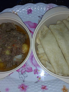 A picture of Rabian bread with souce.