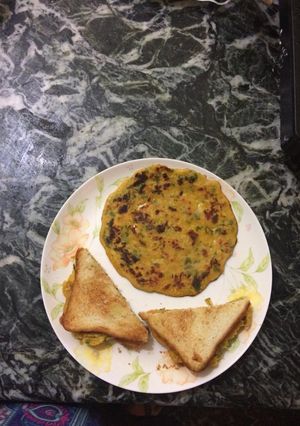A picture of Besan Chilla sandwich.