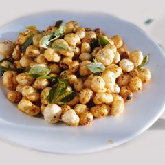 A picture of Roasted Fox Nuts.