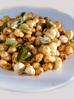 A picture of Roasted Fox Nuts.