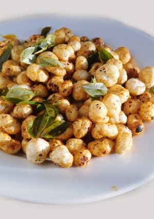 A picture of Roasted Fox Nuts.