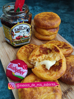 Una foto de 💥 TORTITAS DE PAPA RELLENAS DE QUESO 💥