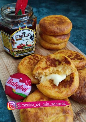 Una foto de 💥 TORTITAS DE PAPA RELLENAS DE QUESO 💥