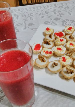 Una foto de Tarteletas exquisitas con daiquiri de frutillas