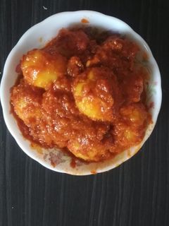 દમ આલુ (Dum Aloo Recipe In Gujarati) રેસીપી મુખ્ય ફોટો