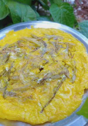 உருளைக்கிழங்கு ஆம்லெட் (Urulaikilanku omelette recipe in tamil) செய்முறை முக்கிய புகைப்படம்