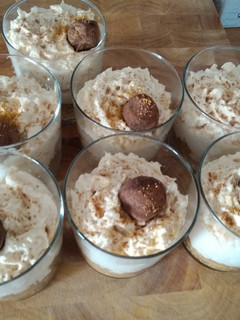 Una foto de Tarta mousse de dulce de leche con crema de whisky