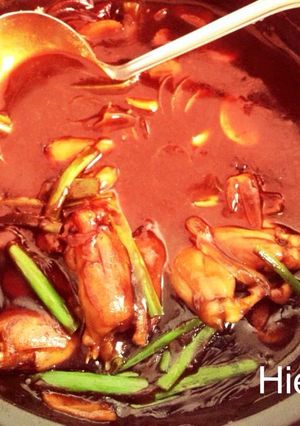 Hình của món Cháo Ếch Singapore (Clay Pot Kung Pao Frog Legs).