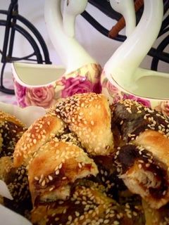 Hình của món Bánh mỳ nhân đậu đỏ hình hoa (Red Bean Flower Buns).