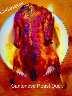 Hình của món Cantonese Roast Duct (Vịt quay Quảng Đông).