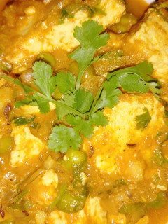 A picture of Matar Paneer.