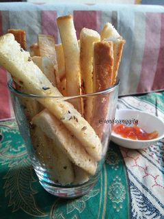 Foto resep Garlic Breadsticks (dari sisa kulit roti tawar)