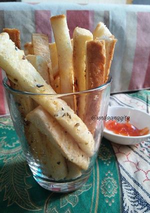Foto resep Garlic Breadsticks (dari sisa kulit roti tawar)