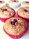 Muffins integrales de frutos rojos con canela y limón 