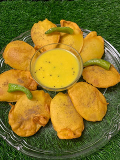 બટાકા ના ભજીયા (Bataka Bhajiya Recipe In Gujarati) રેસીપી મુખ્ય ફોટો