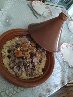 Una foto de Tajine de cordero con cous-cous