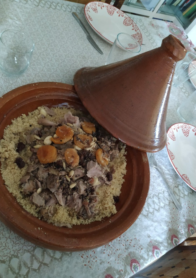 Una foto de Tajine de cordero con cous-cous