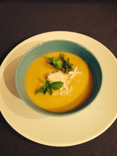 Una foto de Crema de calabaza con leche de coco
