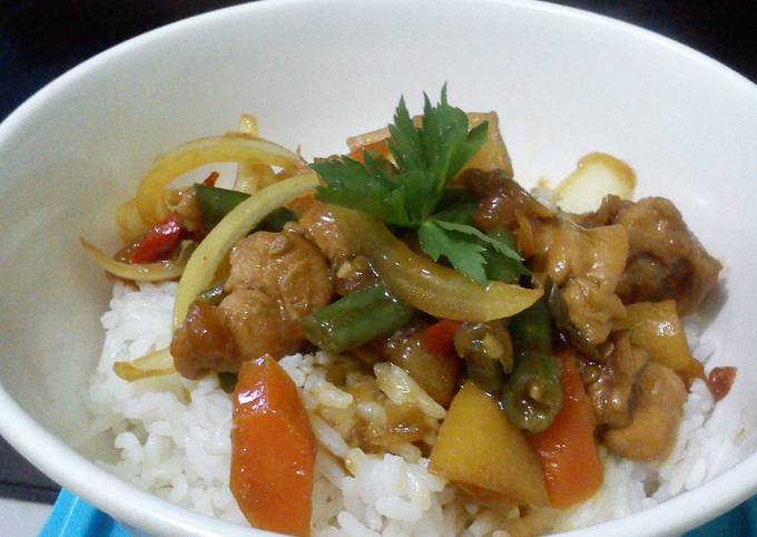 Rice bowl chicken sukiyaki