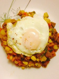 Una foto de Charquicán con huevo frito