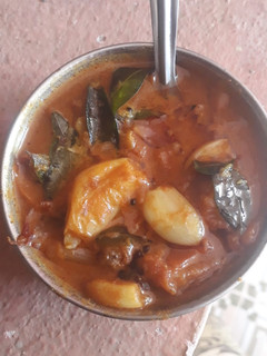 பூண்டுக்குழம்பு (Poondu kulambu recipe in tamil) செய்முறை முக்கிய புகைப்படம்