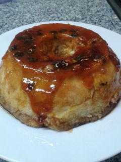 Una foto de Postre de pan y pasas 