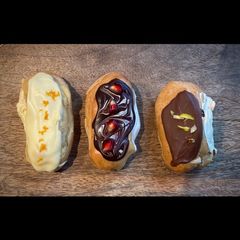 A picture of Eclairs (fillings).
