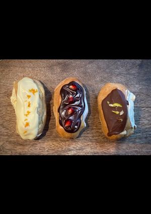 A picture of Eclairs (fillings).