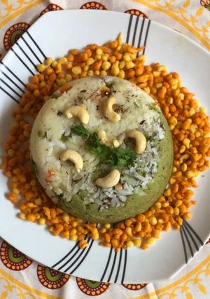 ઉપમા (Upma Recipe In Gujarati) રેસીપી મુખ્ય ફોટો