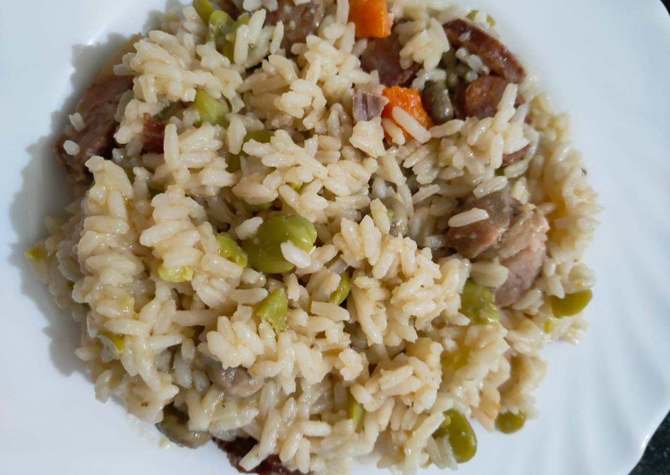 Arroz con "fabas lobas" el grano y carne