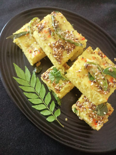 मूंग दाल ढोकला (moong dal dhokla recipe in Hindi) रेसिपी मुख्य फोटो